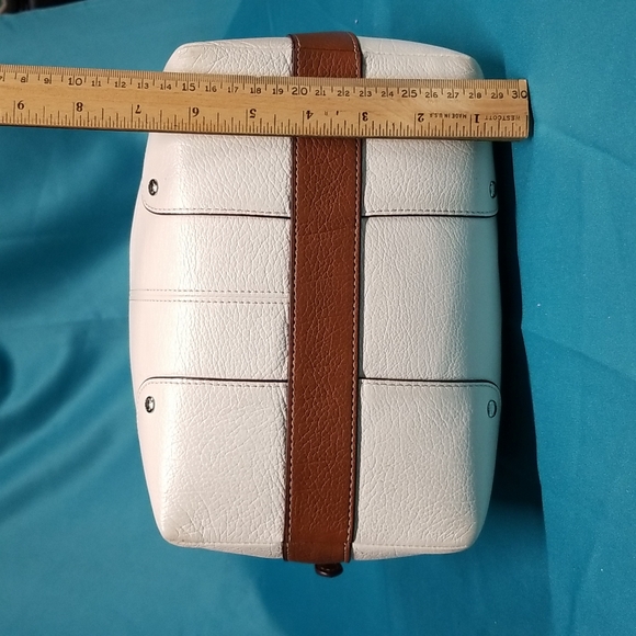 Leather bucket bag with drawstring - Picture 5 of 11